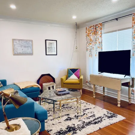2-Bedroom Suite in the Heart of Downtown