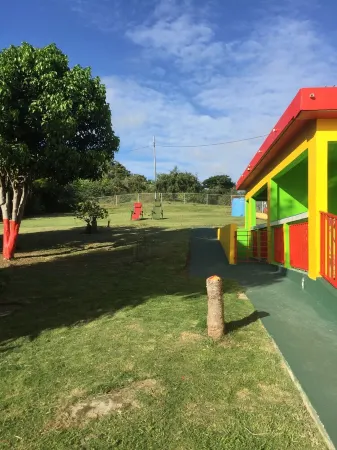 Studio #2 with A/C & 2 queen beds Отели рядом с Аэропорт Викс