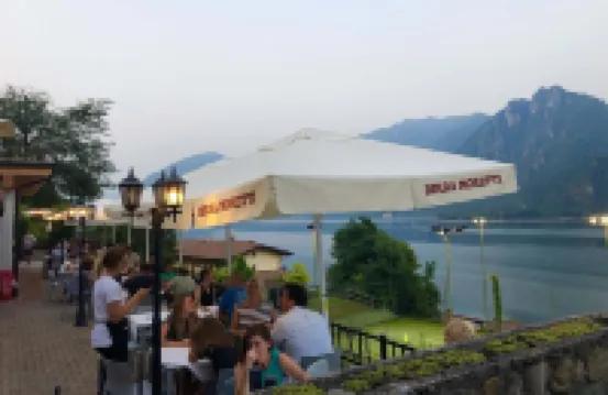 Directly on the lake with panoramic views