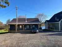 Cozy Cottage right on Chance Harbour