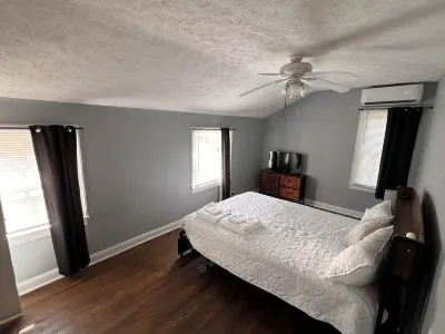 Serenity of Charleston near CAMC and Capital! Newly Renovated! Hotels near The Shops at Kanawha
