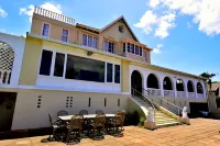 Albion Manor