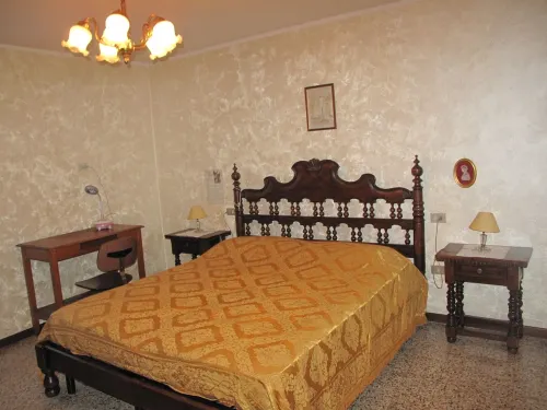 ANCIENT COURT DWELLING MEME'S CIN EN017169C1ZJZHTBAK