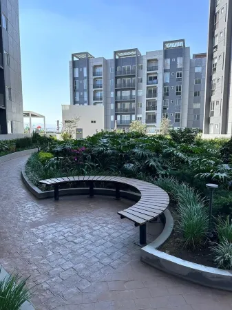 Apartment with exclusive access to shopping center