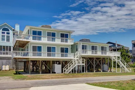 Semi-Oceanfront Beach Cottage I. Access across street to shops and restaurants