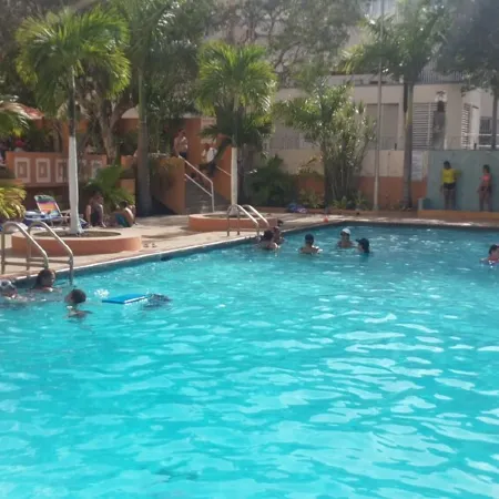 Saint Tropez CondoLOCATION  LOCATIONFree WI FI, Parking, Big Beautiful Pool