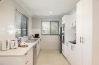 Smart Suites Self Check-in Apartments - 21 Darnley Hotels in Darra