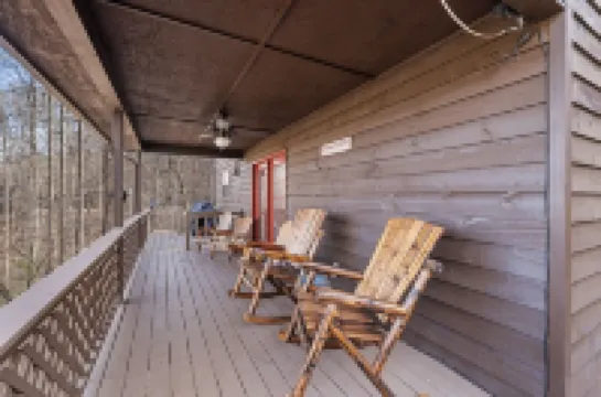 Mountain Views, 3 king beds, ready for Multi Couples get away!!! Fido too!!!