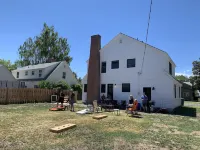 Large House 2 Blocks from Downtown Baker, large yard, and garage 4BED/2 BTH Hotels in der Nähe von Chinese Cemetery
