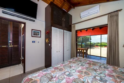 Affordable Waterfront-  Instant Holiday Mode - Lac Bay Casitas Hotel in zona Pekelmeer, Flamingo Sanctuary