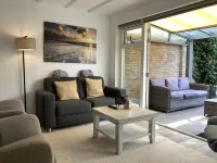 Detached house right by the beach Hotels in Zoutelande