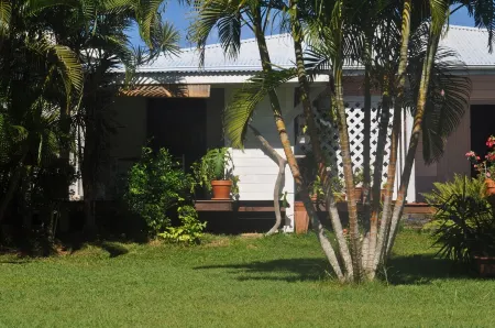 Bohemian tropical cottage, homestay 5 minutes from the Diamant beach ... Отели в г. Ле Диаман