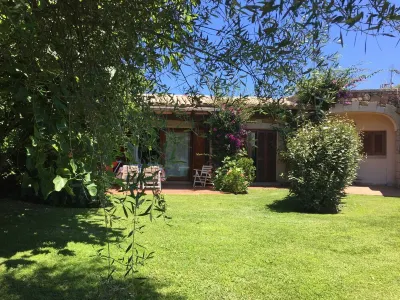 Sea view apartment in the exclusive Puntaldia Parco pubblico con giochi per i bambini附近的飯店