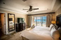 Happy Does- 1 BR Grande Bay Unit with Stunning Views of Cruz Bay! Walk to town!  호텔