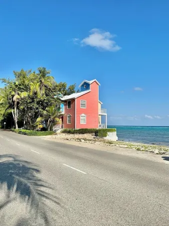 East End Paradise Villas 4Bd3.5B-Private Beach-On the Water-w/ Sea Level Studio