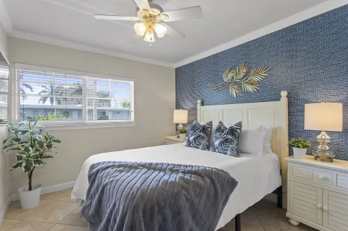 Beautiful Indian Shores condo with private beach access