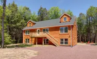 Spacious Log Cabin – Lake Access, Fire Pit & Fun