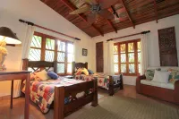 Exclusive 5 Bedroom Rainforest Retreat, Ocean/ Mountain View’s /sleeps 12