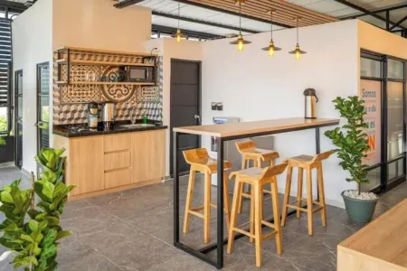 MODERNO LOFT. CAOBOS COLIVING+COWORKING. ZONA ROSA Отели в г. Каката