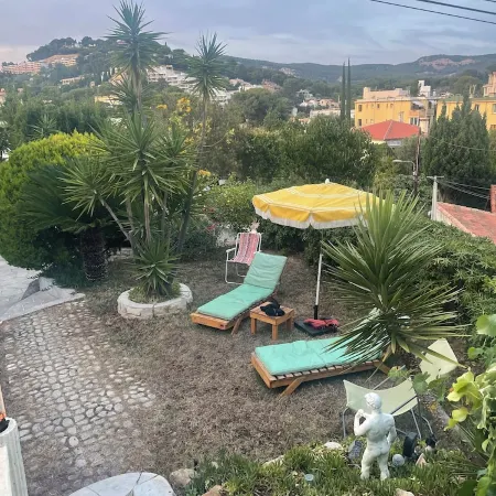 In villa center, air-conditioned, T3 80 M2 terrace /garden + parking 4/5 people
