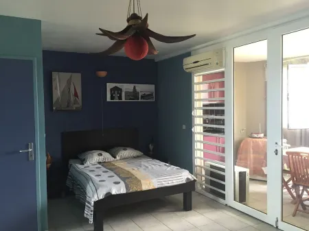 Apartment close to the most beautiful beaches, superb views of the marina.