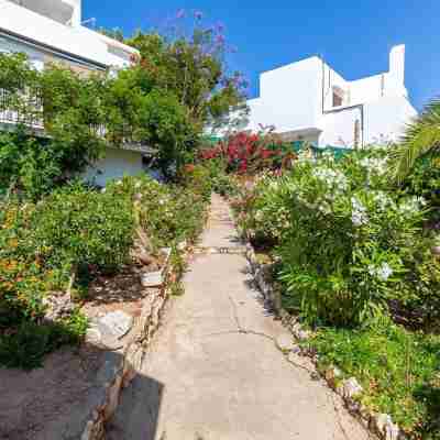 2-Bedroom Holiday Apartment with Beach Access in Cala d'Or Hotel Exterior