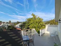 Cozy suite with private entrance, 5 minutes from downtown. Hotels in Vernon