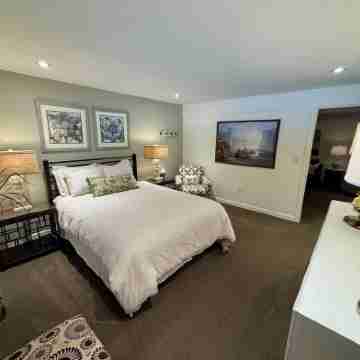 Enchanted Haven on a Private Pond in Stowe Rooms