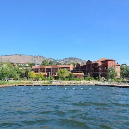 3 Bedroom Rental Townhome With Osoyoos Lake Views! Отели в г. Осуюс