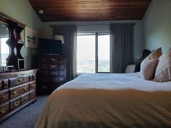 Cedar Post and Beam in the heart of Okanagan Wine Country. Pets OK.
