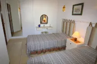 Super family villa has Wi Fi, private pool, walk to village & beach!