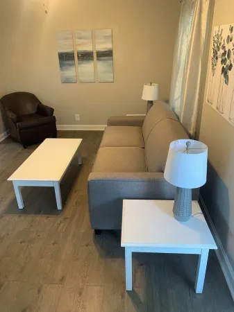 Cozy Downtown Retreat Near LakePoint Sports Center