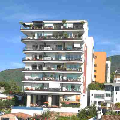 Signature Pinnacle Penthouse on ~ H G T V  HOUSE HUNTERS INTERNATIONAL ~ Hotel Exterior