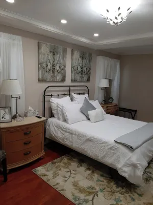 Delia's River Retreat:  Charming 3 Bedroom Cottage in St. Marys, Georgia Hotels near Kings Bay Village Shopping Center