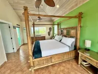 Ocean Breeze, steps to the beach! Generator, Starlink internet, filtered water.