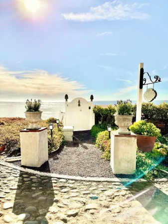 Secluded One-of-a-Kind Beachfront Bungalow!