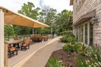 Book Your Cozy Blue Fall Escape with Pools, Golf Discount & Breakfast Today!