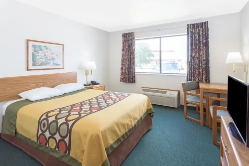 Budget Inn & Suites Hotels in DeWitt