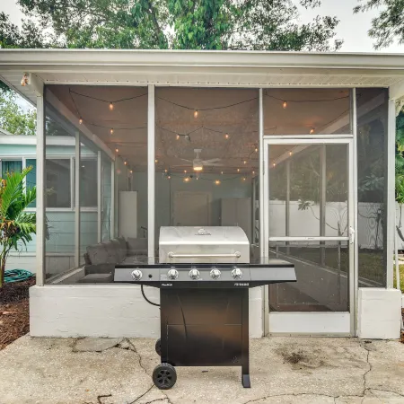 Pinellas Park Home: Swim, Golf, Grill & More!