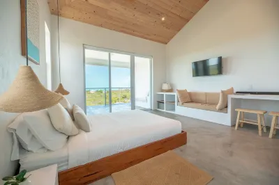 Modern Studio with Expansive Ocean View, Pool