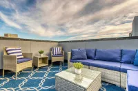 Walk to Empower Field: Townhome w/ Hot Tub! - Bungalows