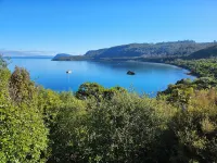 Luxury retreat for two beside the great lake