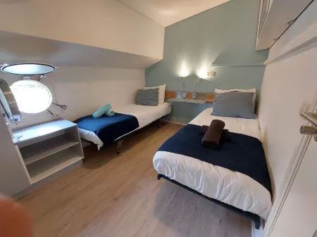 Rooms on Water Отели рядом с достопримечательностью «KPN Telecom Building / Toren op Zuid»