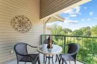 Sunset Penthouse 2 Bedroom Condo by RedAwning - Parkplatz
