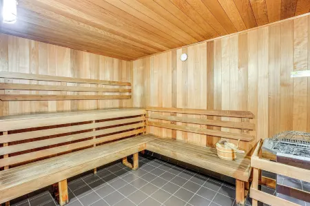 Luxe Condo w/ Private Patio & Perks in Emeryville!