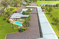 Parkview Motor Inn - Pools