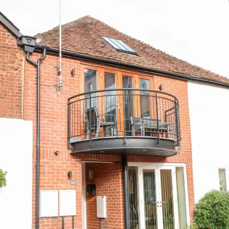 4 Holt Court