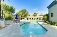 3 Mi to Tpc: Chic Condo w/ Pool Access & Grills - parking