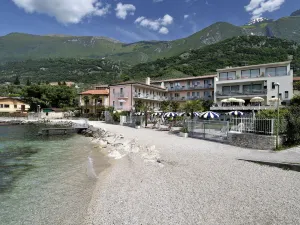 Hotel Castello Lake Front