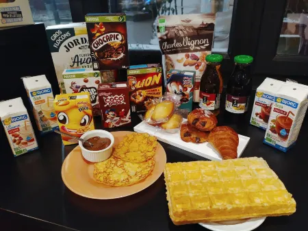 Logis Hôtel du Centre - Halte idéale en Cyclotourisme Avec Garage à vélos Clos Отели в г. Элиженбер